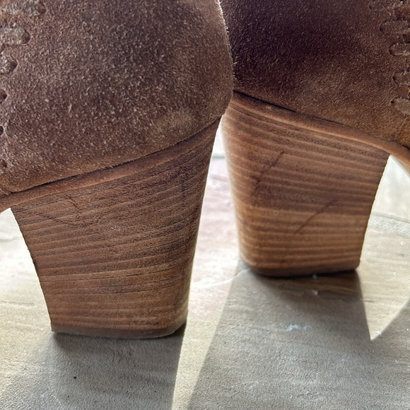 Aquatalia Italian Champagne Tan Suede Ankle Boots - Women’s size 40 or US 9 - Picture 10 of 13